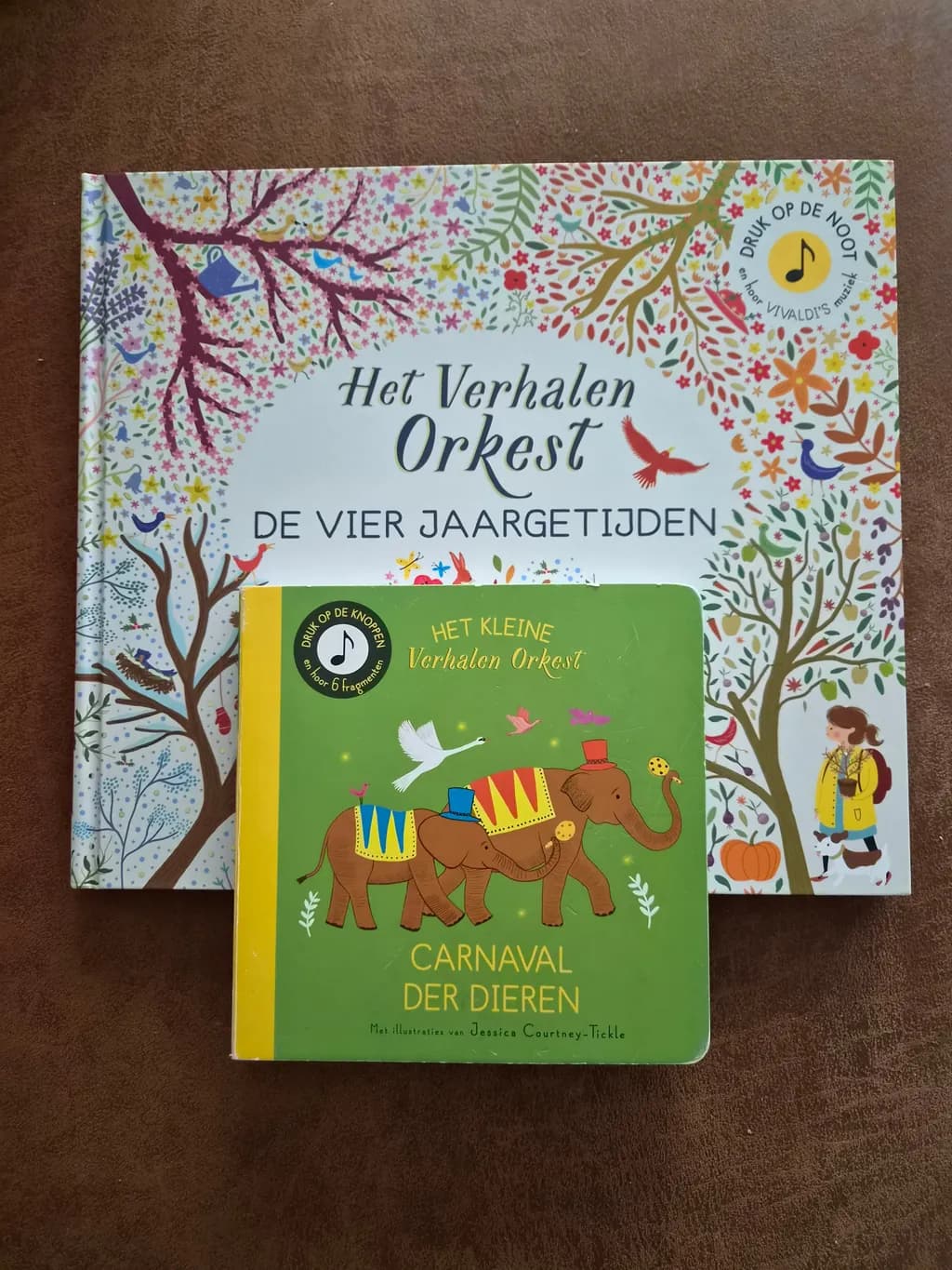 The music books "Het verhalenorkest: De vier jaargetijden" and "Het kleine verhalenorkest: Carnaval der dieren"
