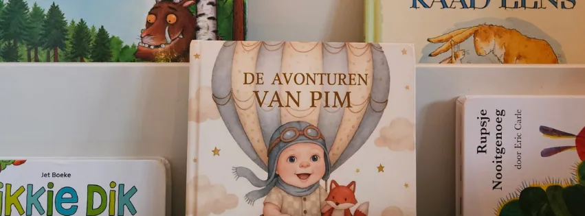 Pim's birth announcement with blue hot air balloon